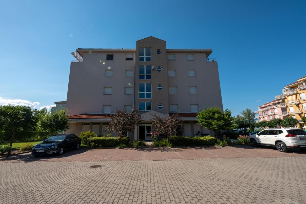 Lakeside Family Apartment Шиофок Экстерьер фото